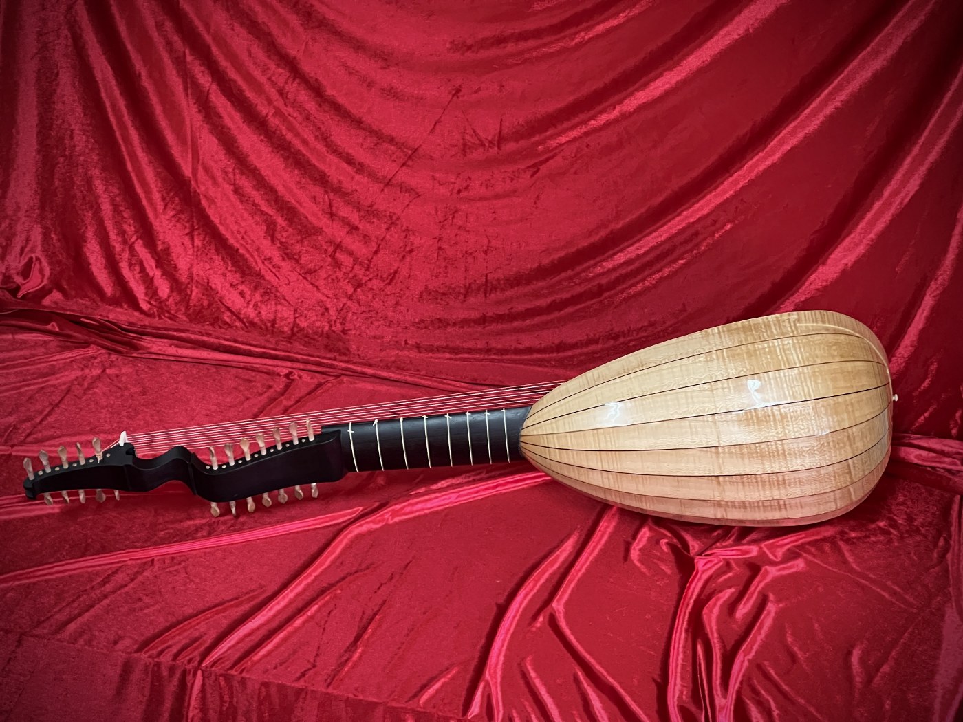 BAROQUE LUTES – Biser Lutes