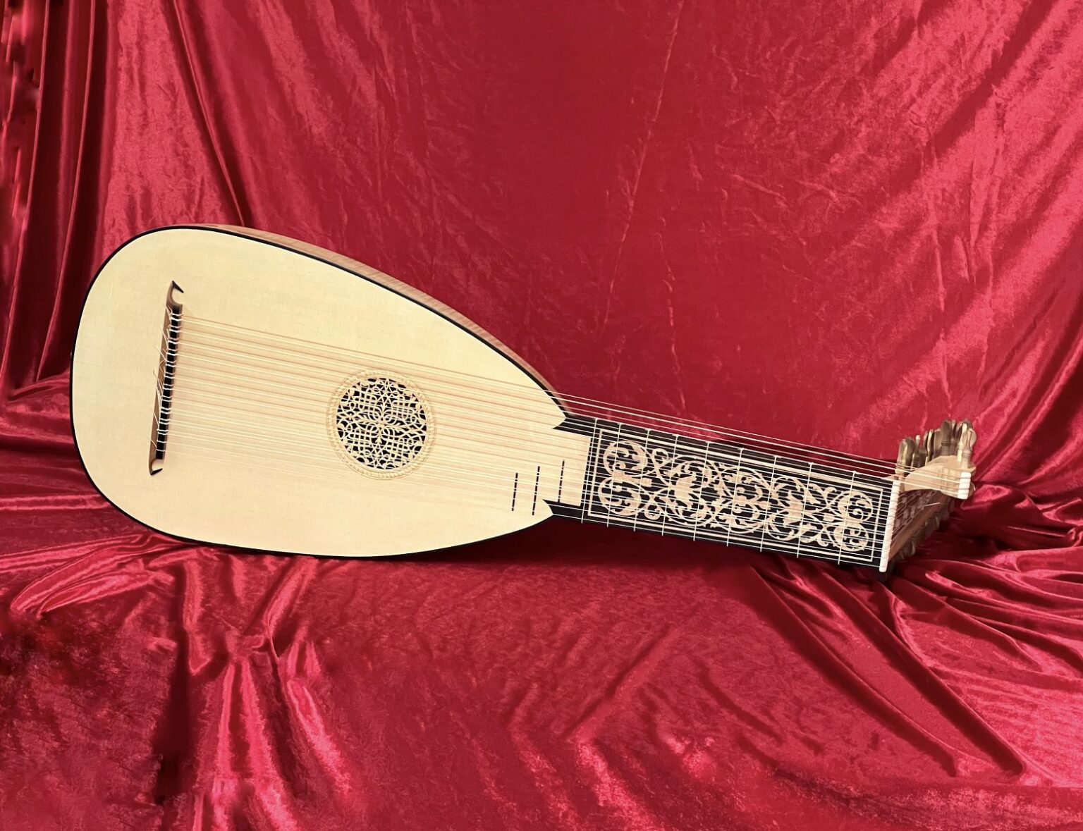 BAROQUE LUTES Biser Lutes